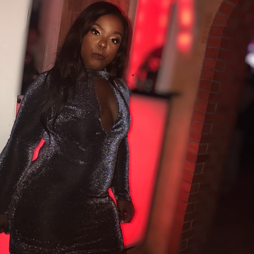 Dress - Picture 3 of 3